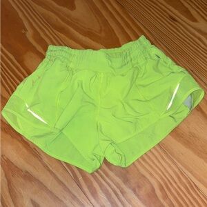 Lululemon Hotty Hot Low-Rise Lined Short 2.5